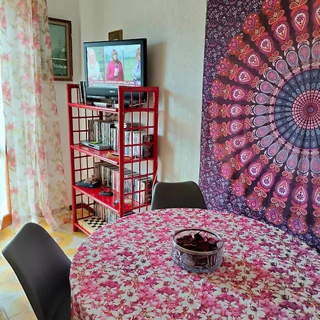 Yellow Submarine Freeparking Petfriendly Rapallo