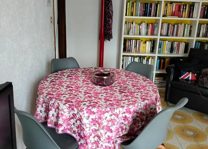 Yellow Submarine Freeparking Petfriendly Apartment *